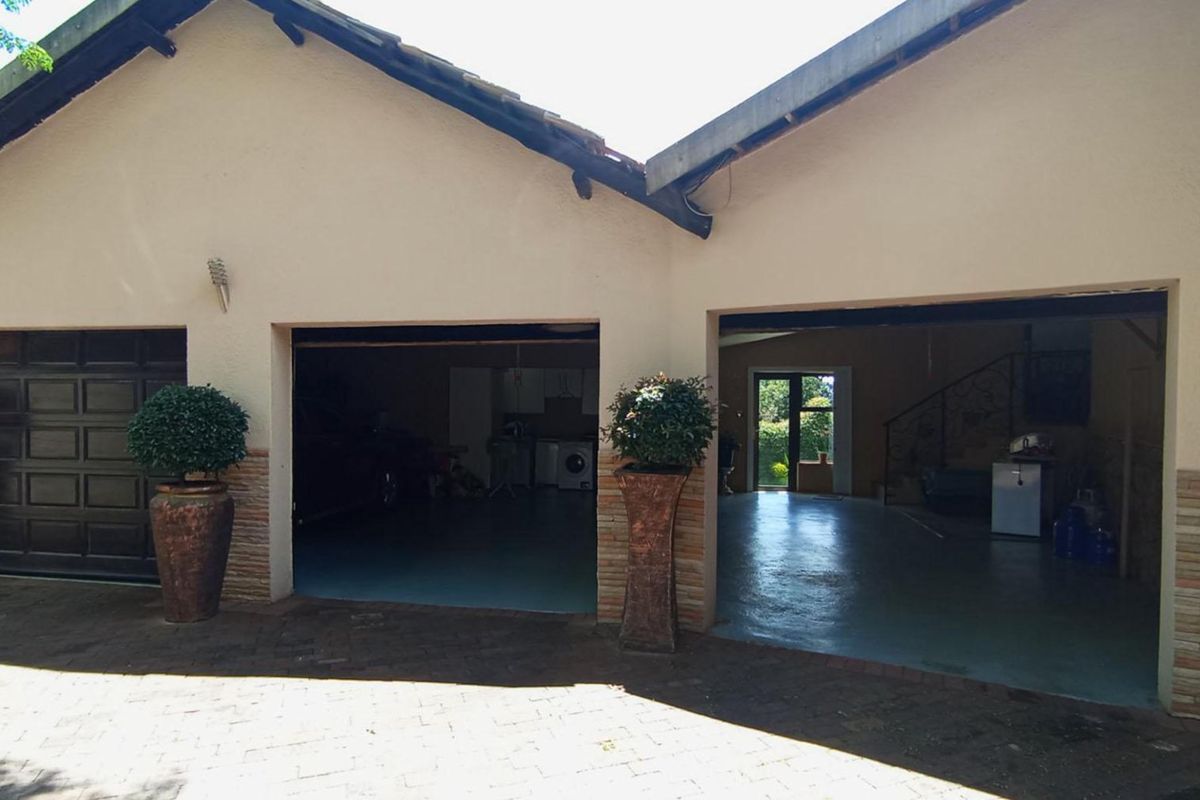 4 Bedroom House For Sale in Waterkloof - Photo 4