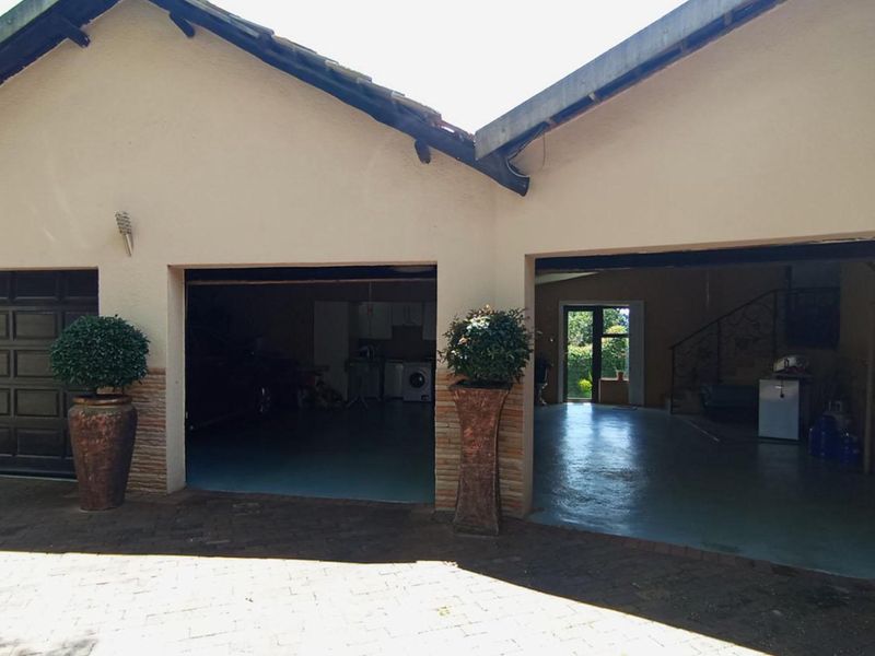 4 Bedroom House For Sale in Waterkloof - Photo 4