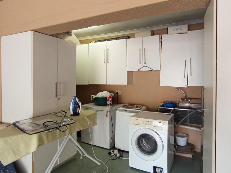 4 Bedroom House For Sale in Waterkloof - Photo 5