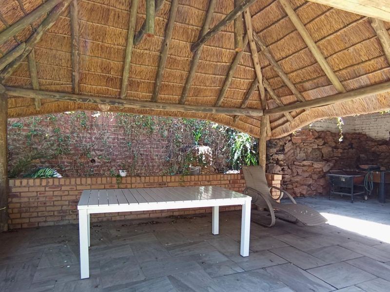 4 Bedroom House For Sale in Waterkloof - Photo 3