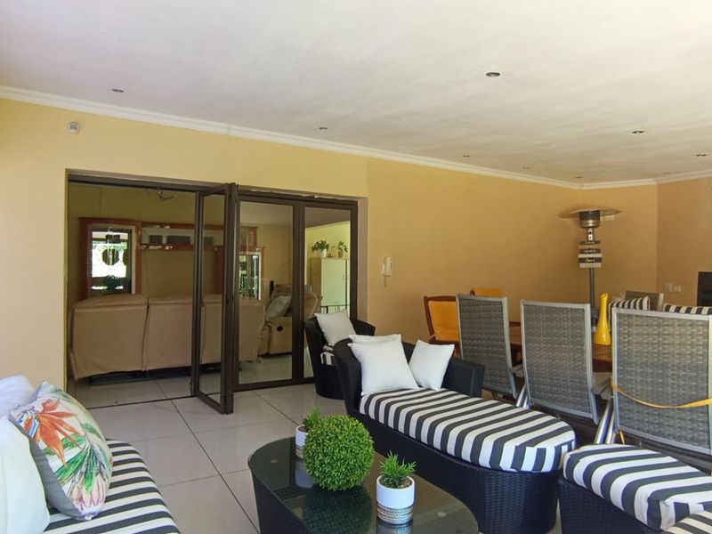 4 Bedroom House For Sale in Waterkloof - Photo 8