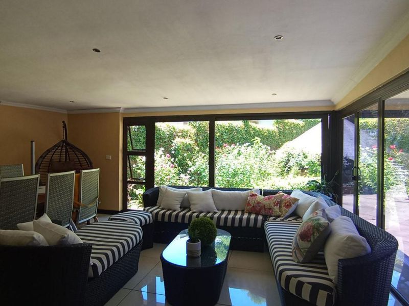 4 Bedroom House For Sale in Waterkloof - Photo 9