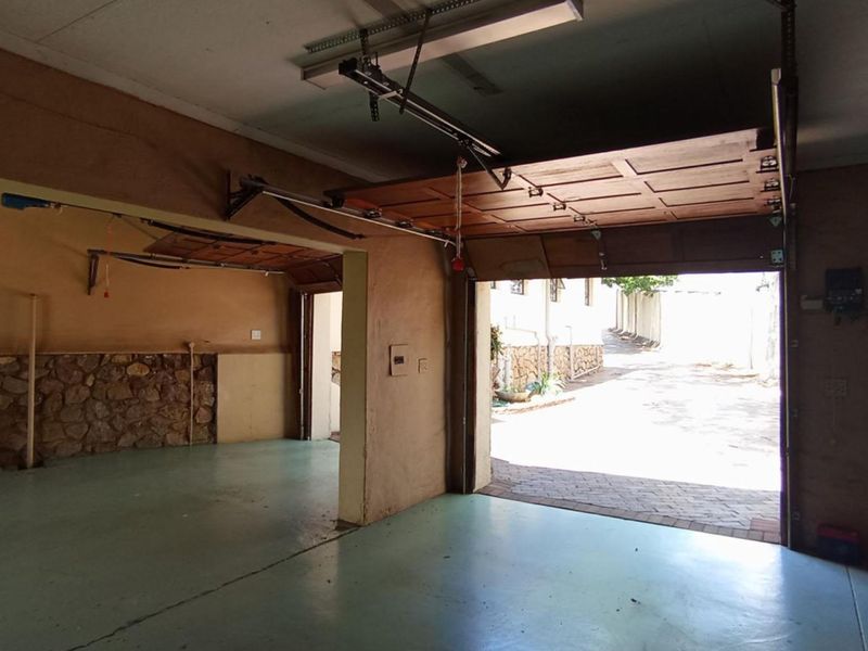 4 Bedroom House For Sale in Waterkloof - Photo 6