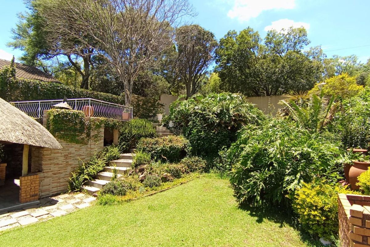 4 Bedroom House For Sale in Waterkloof - Photo 2