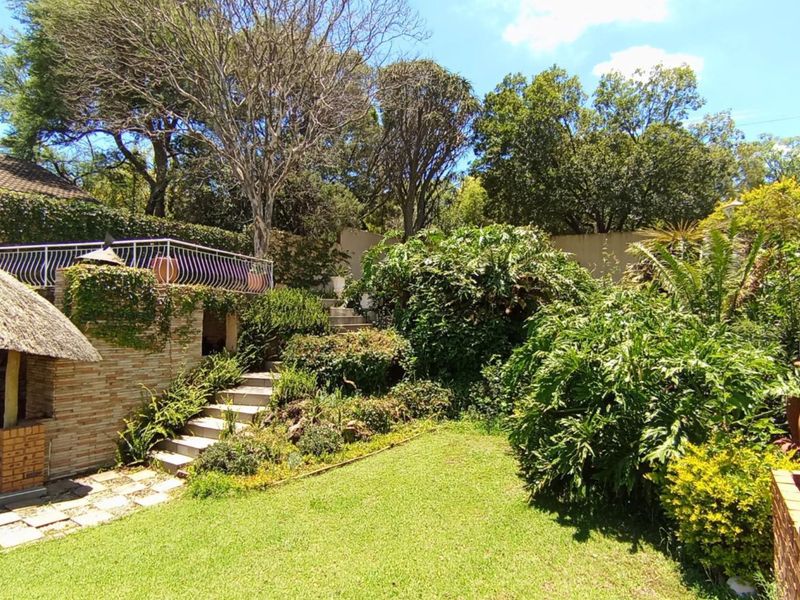 4 Bedroom House For Sale in Waterkloof - Photo 2