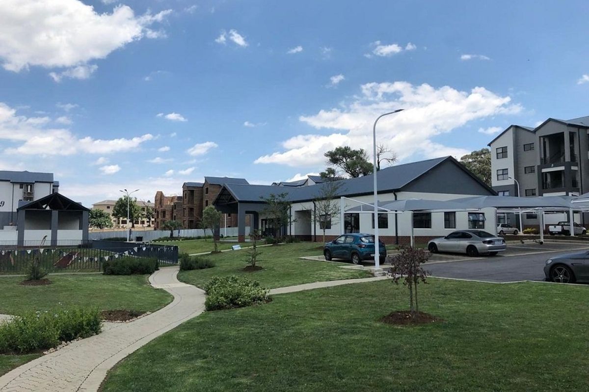 Modern 1-Bedroom, 1-Bathroom Apartment - Photo 5