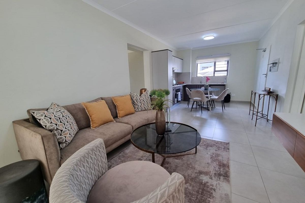 Modern 3-Bedroom, 2-Bathroom Luxury Apartment - Photo 3