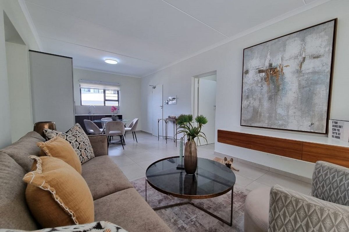 Modern 3-Bedroom, 2-Bathroom Luxury Apartment - Photo 2