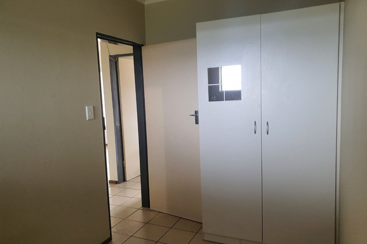 2 Bedroom Apartment For Sale in Amberfield - Photo 4