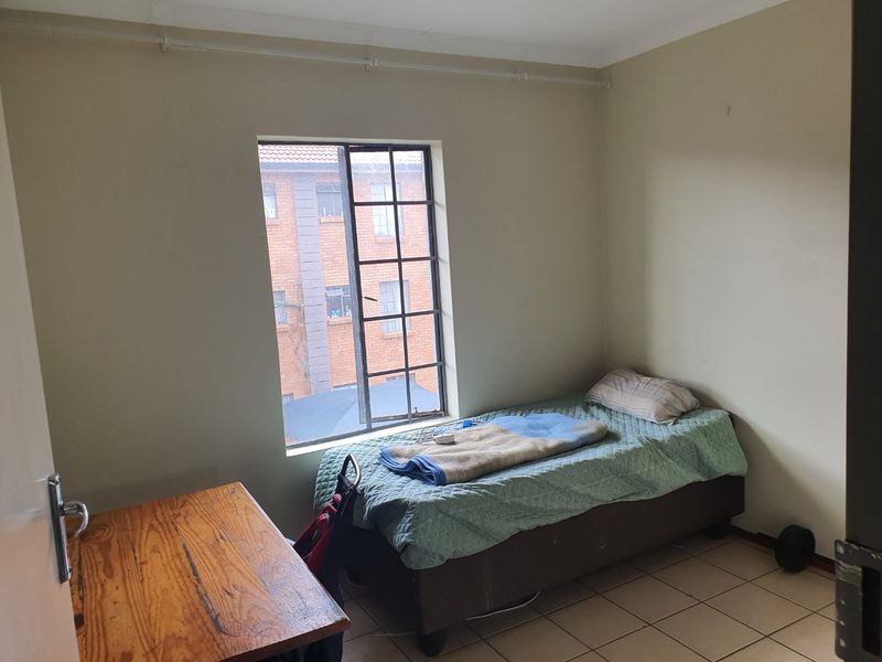 2 Bedroom Apartment For Sale in Amberfield - Photo 3