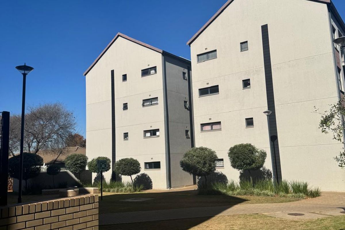 Modern 2 Bedroom apartment! - Photo 2