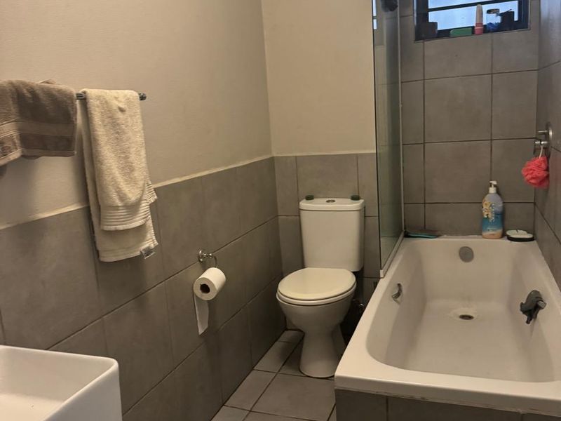 Modern 2 Bedroom apartment! - Photo 9