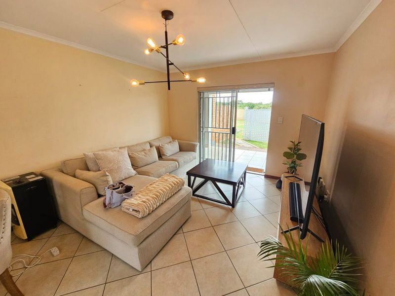 A Beautiful and Spacious 2 bedroom 2 bathroom simplex for sale in Monavoni  - Photo 2