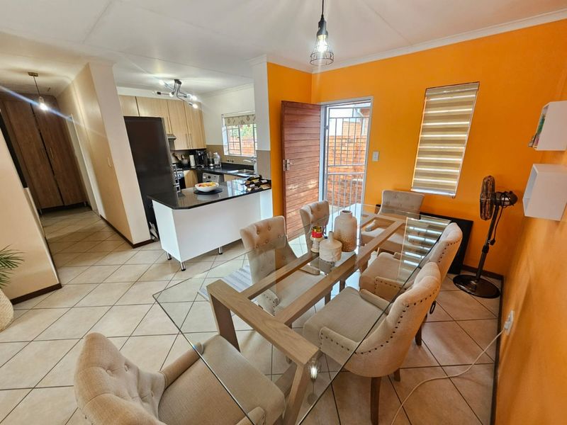 A Beautiful and Spacious 2 bedroom 2 bathroom simplex for sale in Monavoni  - Photo 7