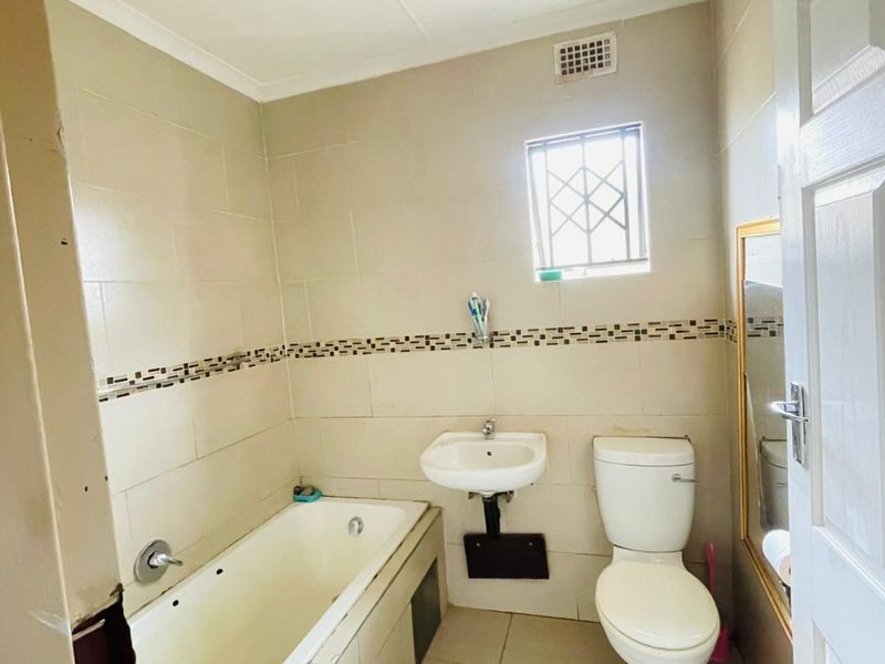 Spacious 2 bedroom and 1 bathroom house for sale in sky city  - Photo 9