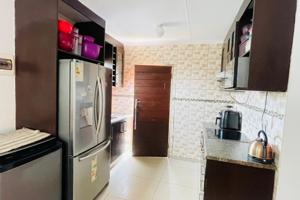 Spacious 2 bedroom and 1 bathroom house for sale in sky city  - Photo 4