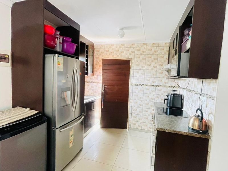 Spacious 2 bedroom and 1 bathroom house for sale in sky city  - Photo 4