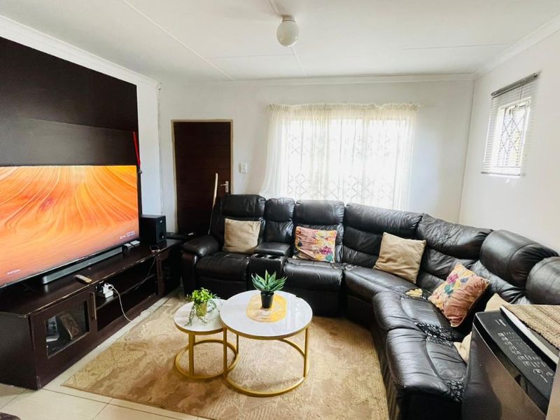 Spacious 2 bedroom and 1 bathroom house for sale in sky city  - Photo 5