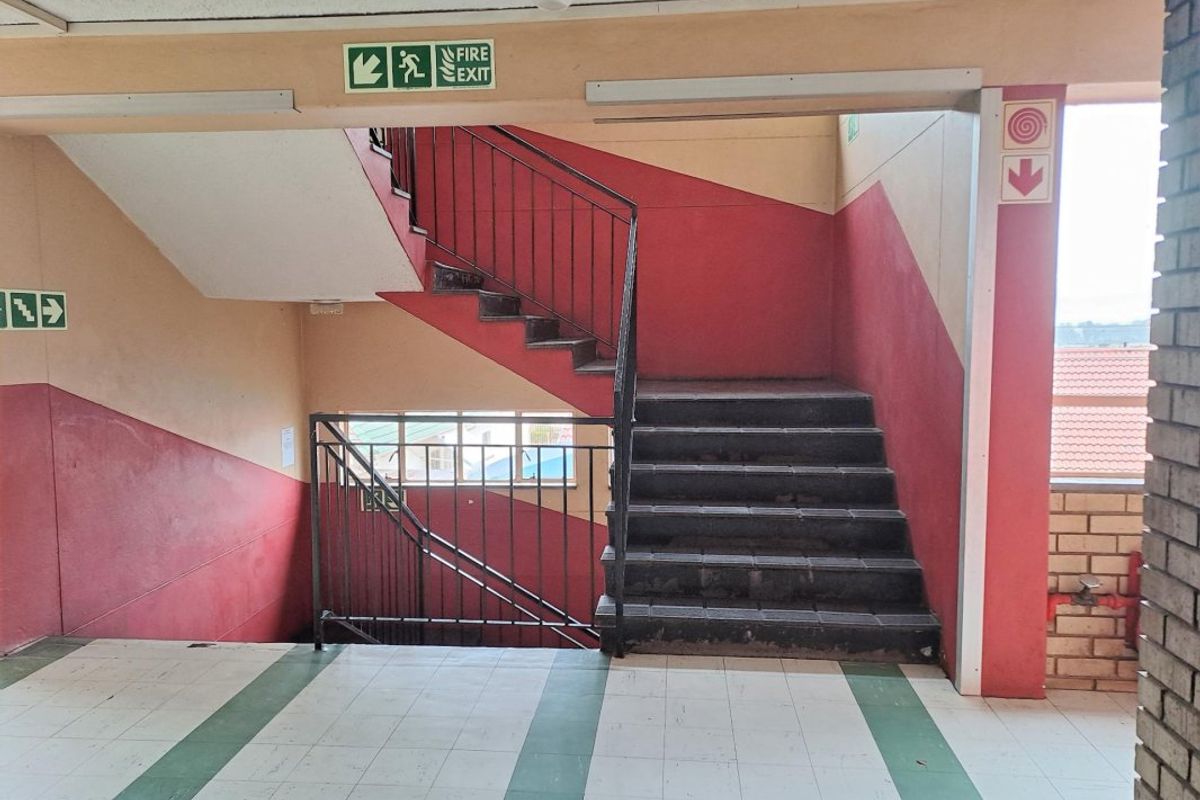 Spacious & Neat 2-Bedroom Flat – Great Value! - Photo 3