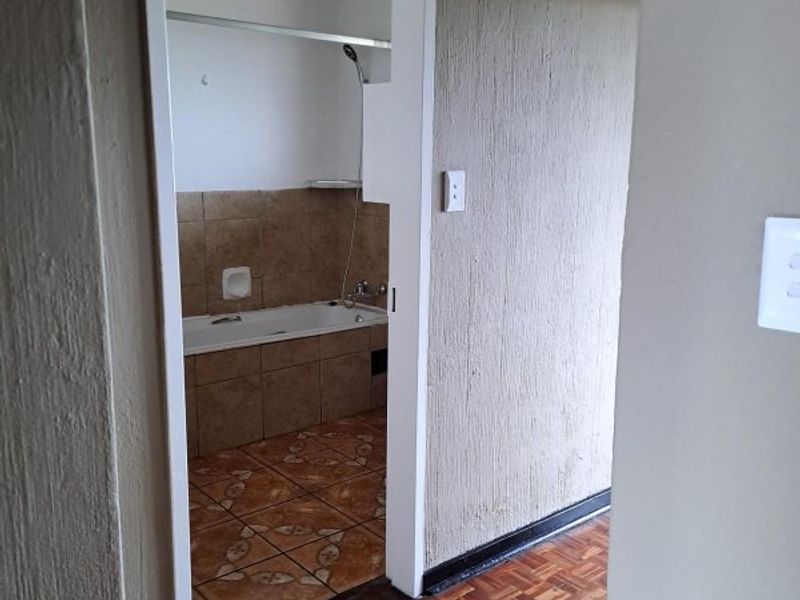 Spacious & Neat 2-Bedroom Flat – Great Value! - Photo 10