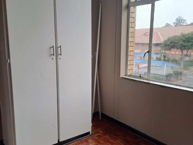 Spacious & Neat 2-Bedroom Flat – Great Value! - Photo 9