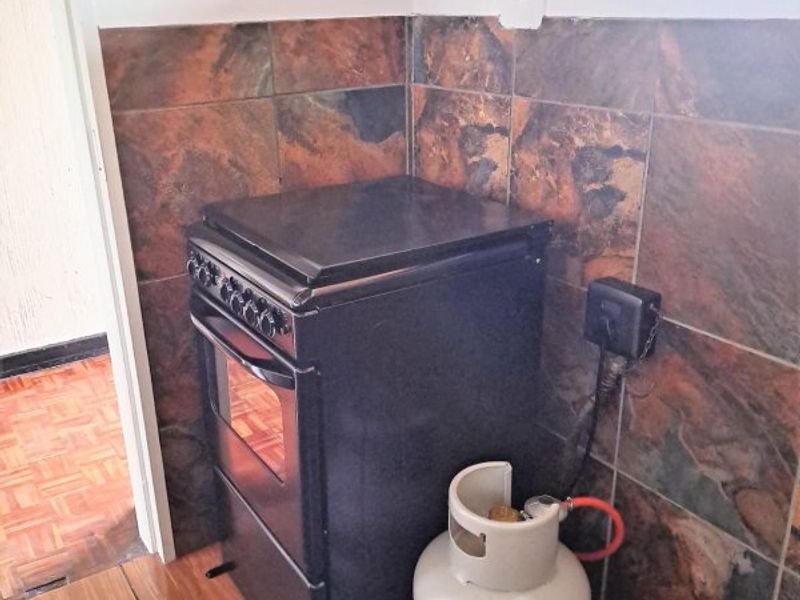 Spacious & Neat 2-Bedroom Flat – Great Value! - Photo 8