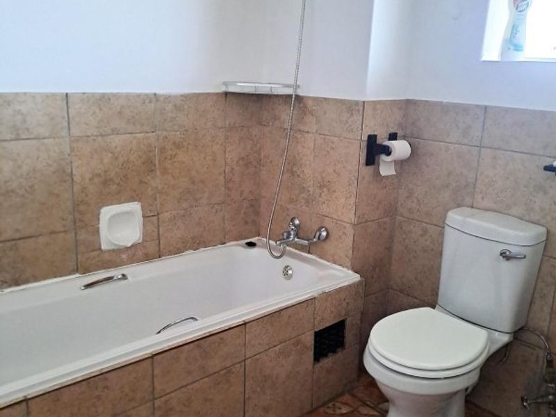 Spacious & Neat 2-Bedroom Flat – Great Value! - Photo 7