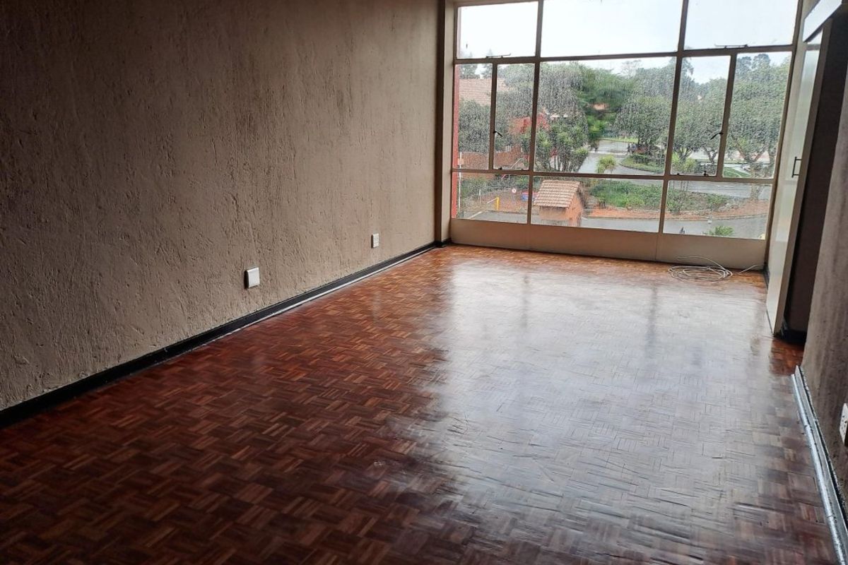 Spacious & Neat 2-Bedroom Flat – Great Value! - Photo 2