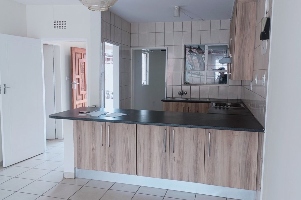 Nestled in the heart of charming Krugersdorp North, this delightful townhouse - Photo 4