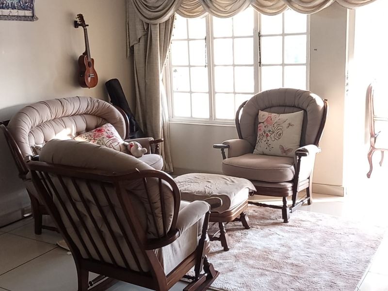 2 Bedrooms, 1 Bathroom Apartment For Sale In Queensburgh, Durban                                     - Photo 2