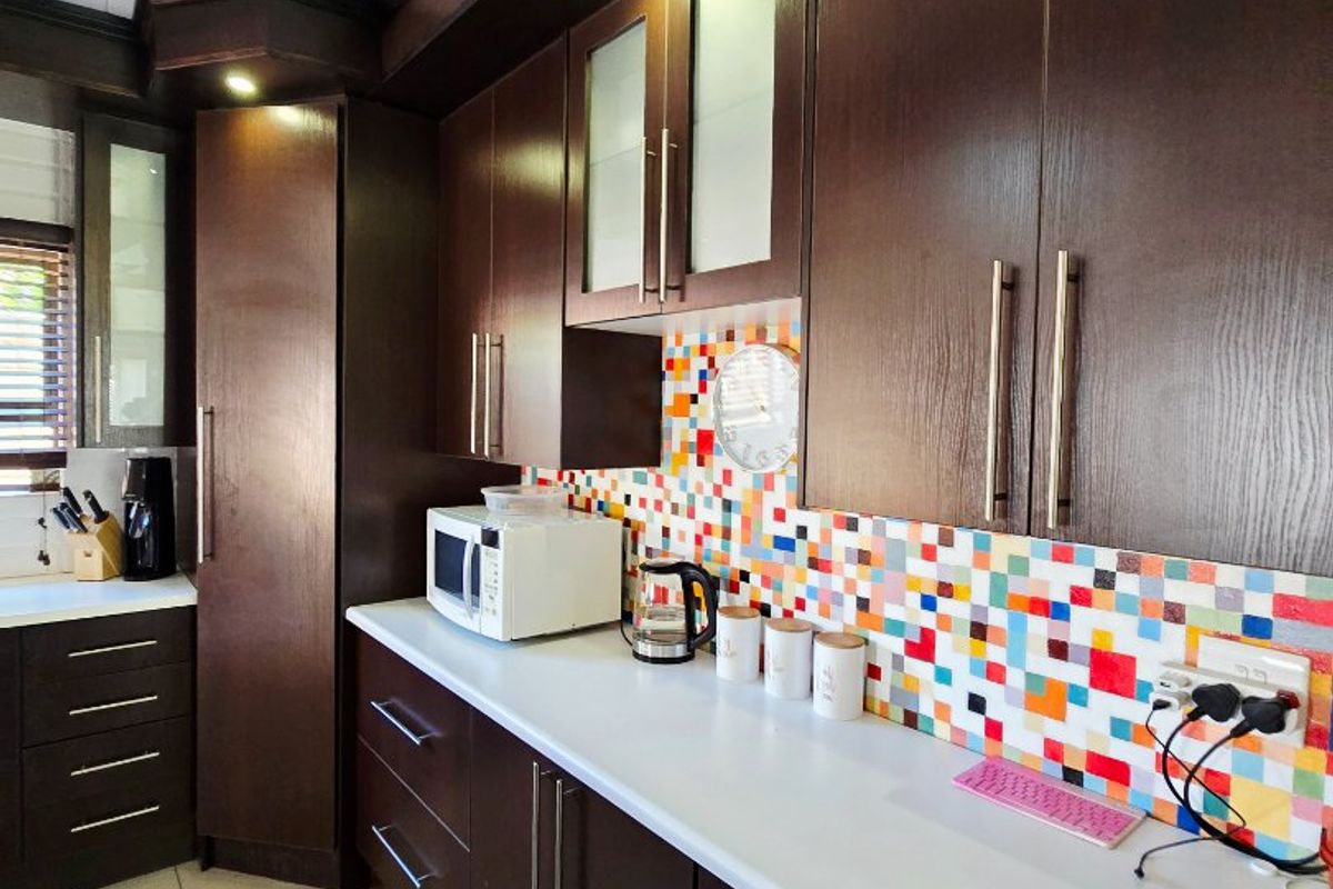 Stunning 3-Bedroom Family Home in Adamayview - Photo 3