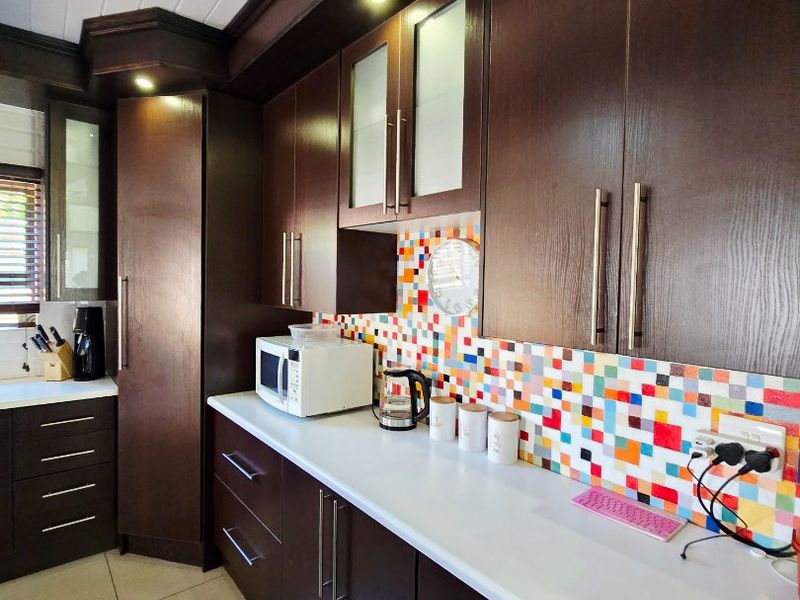 Stunning 3-Bedroom Family Home in Adamayview - Photo 3