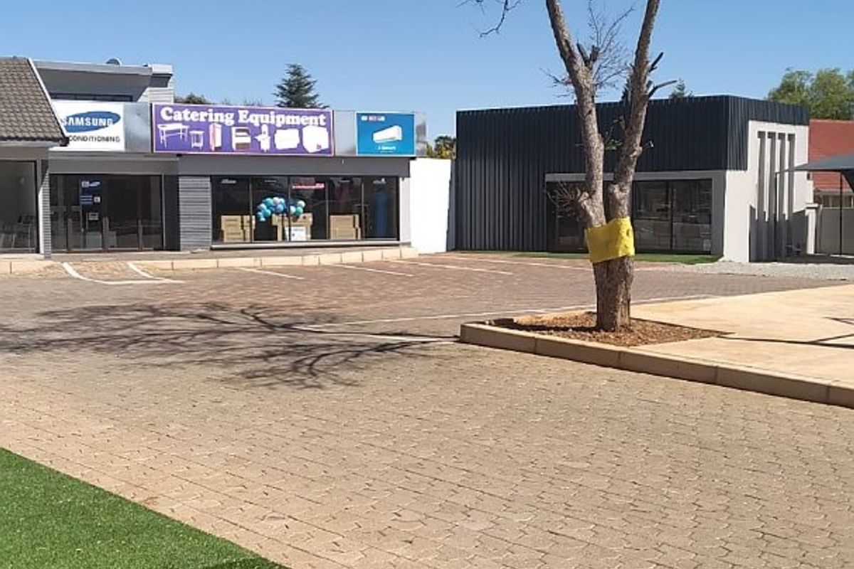 Exceptional Investment Property – Prime Retail & Office Space - Photo 4