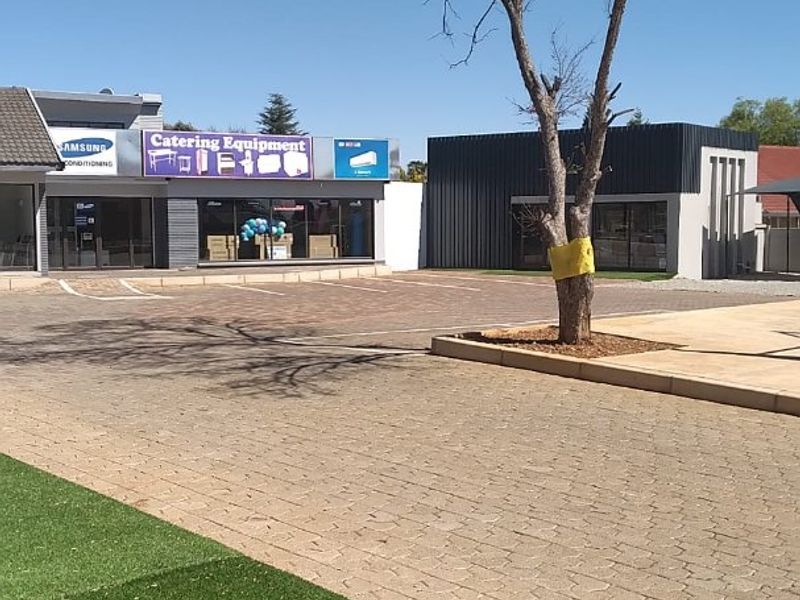 Exceptional Investment Property – Prime Retail & Office Space - Photo 4