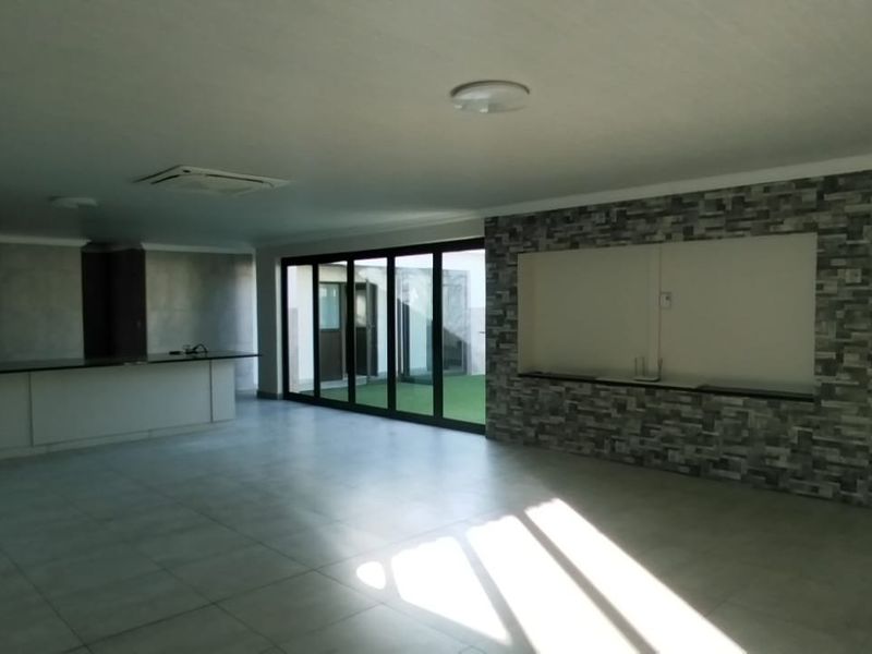 Exceptional Investment Property – Prime Retail & Office Space - Photo 7