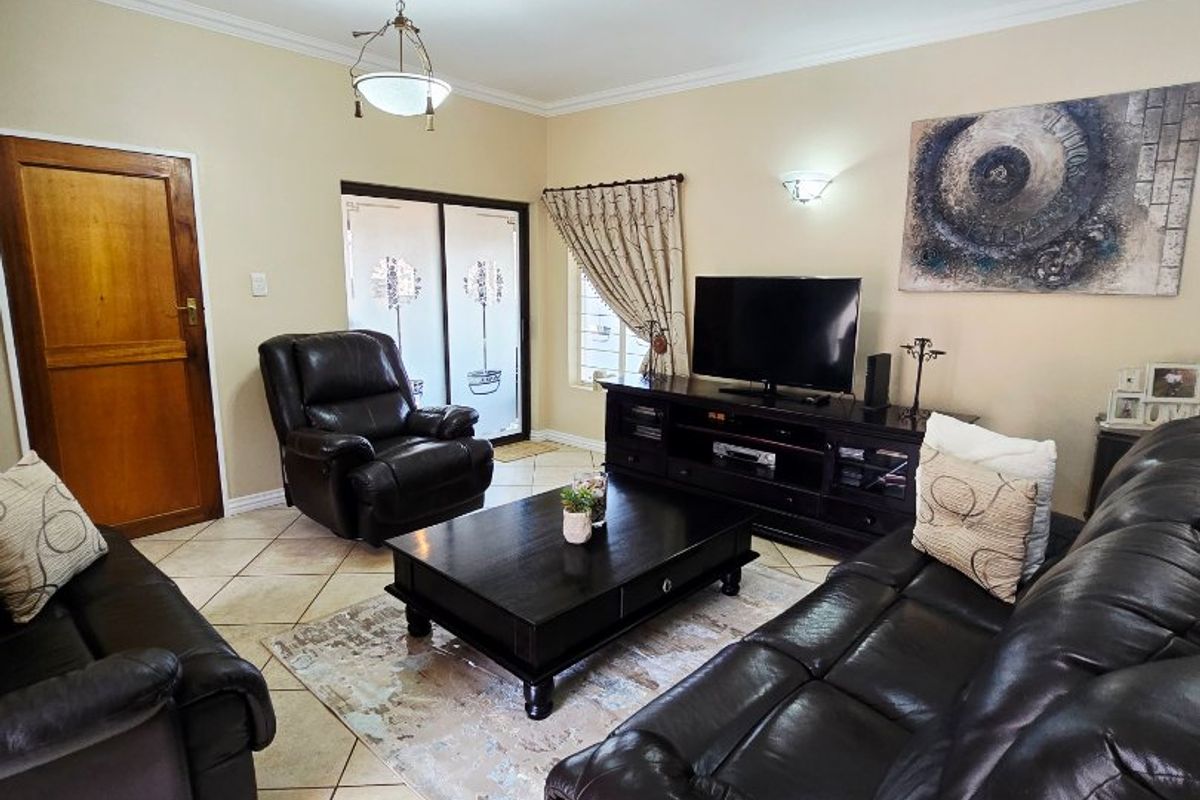 3 Bed House in Wilkoppies for Sale - Photo 4