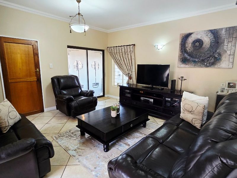 3 Bed House in Wilkoppies for Sale - Photo 4