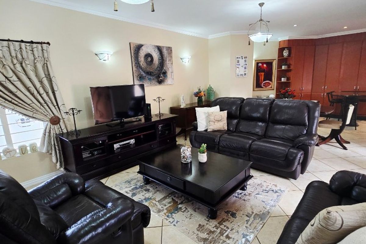 3 Bed House in Wilkoppies for Sale - Photo 3