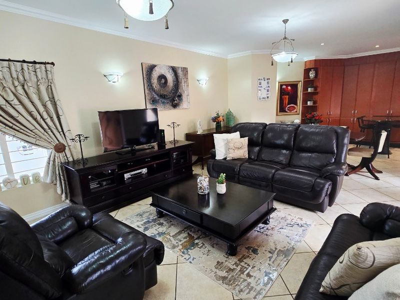 3 Bed House in Wilkoppies for Sale - Photo 3