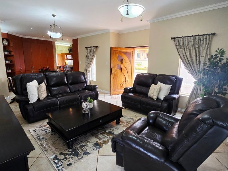 3 Bed House in Wilkoppies for Sale - Photo 2