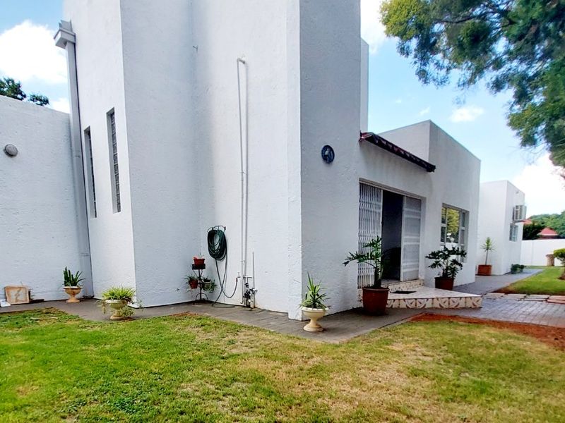 3 Bed House in Flamwood for Sale - Photo 2