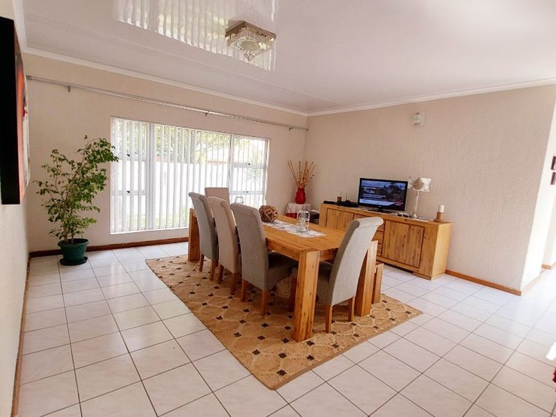 3 Bed House in Flamwood for Sale - Photo 6