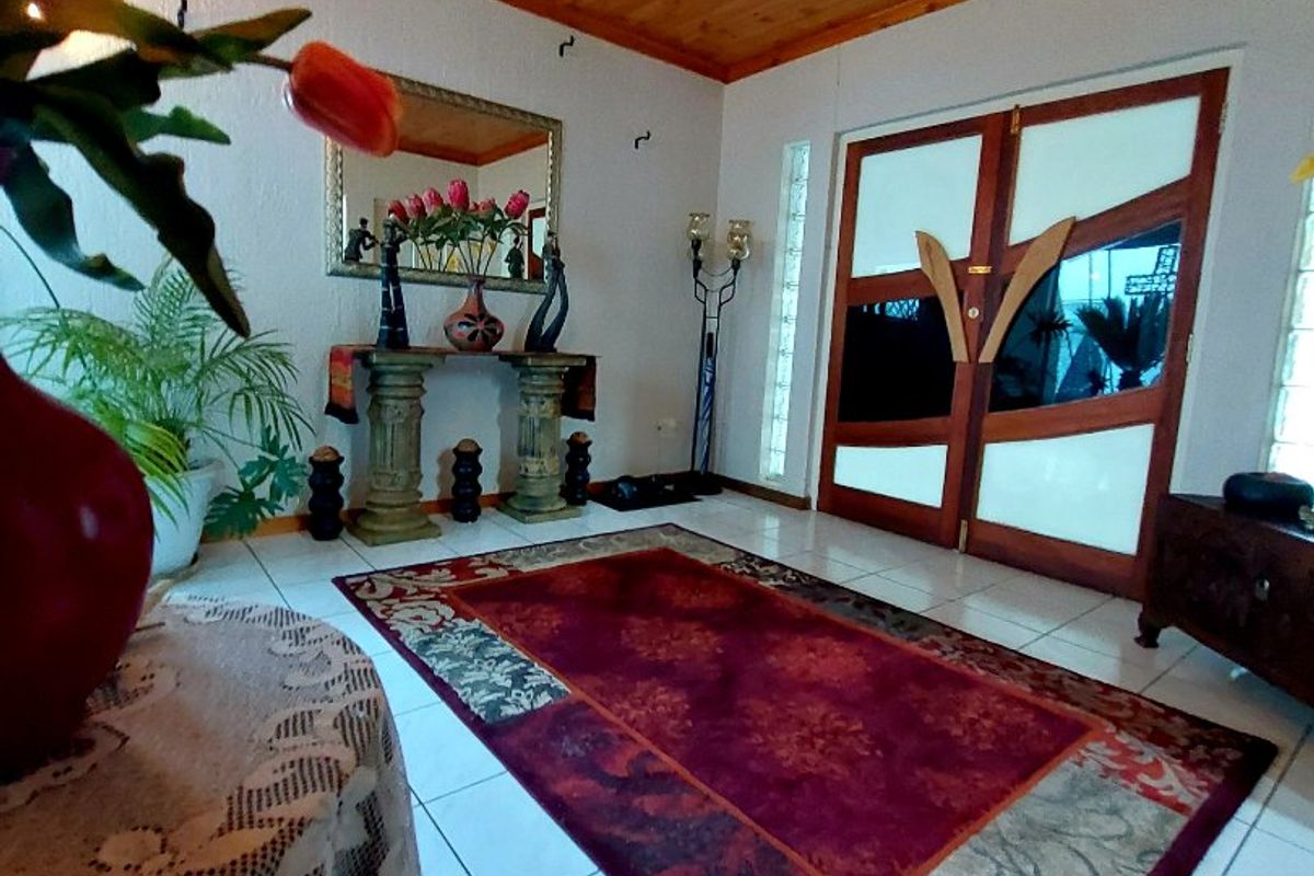 3 Bed House in Flamwood for Sale - Photo 3