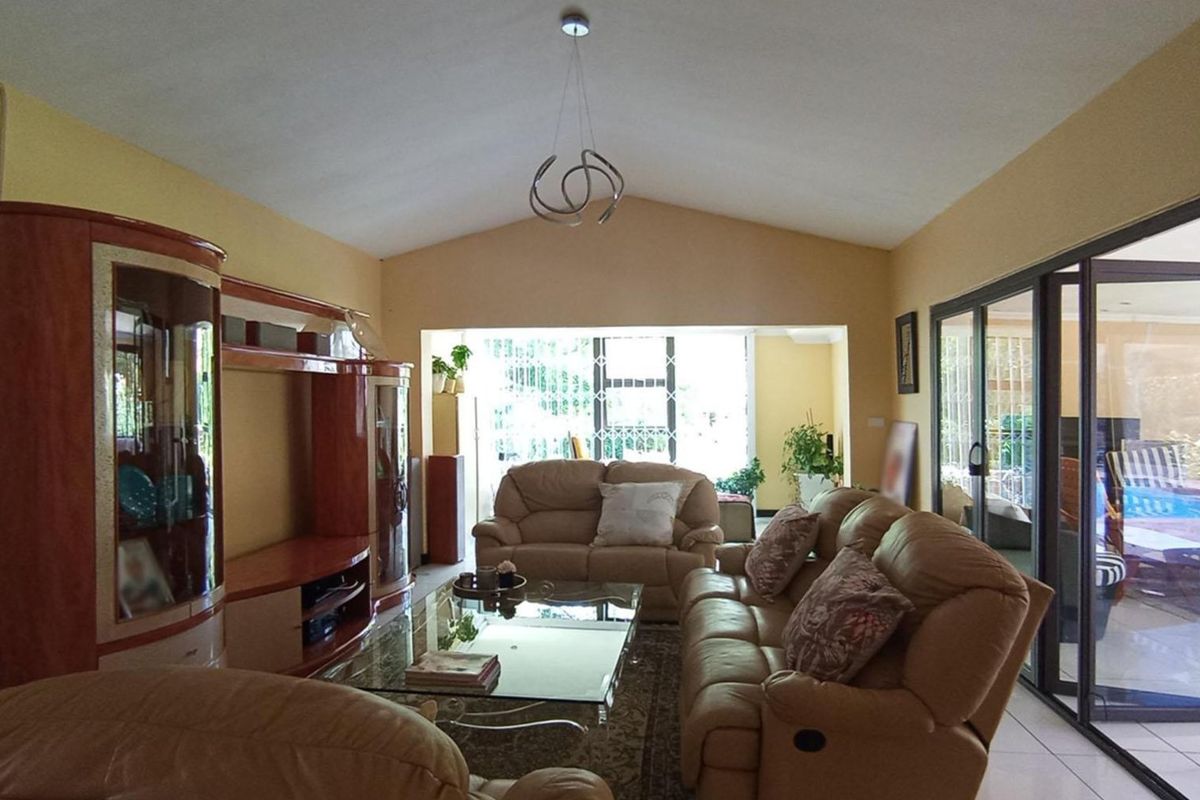 4 Bedroom House for Sale in Lyttelton Manor - Photo 4