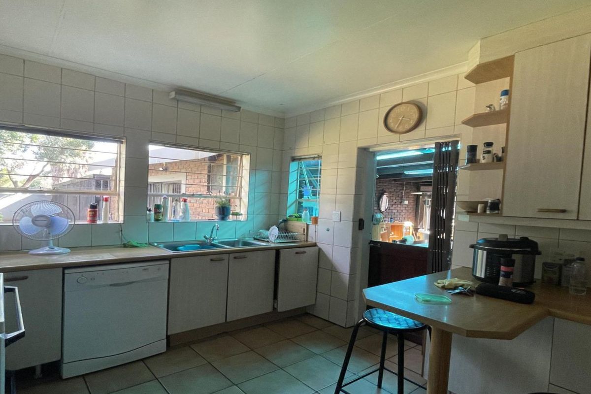 4 Bedroom House for Sale in Lyttelton Manor - Photo 3