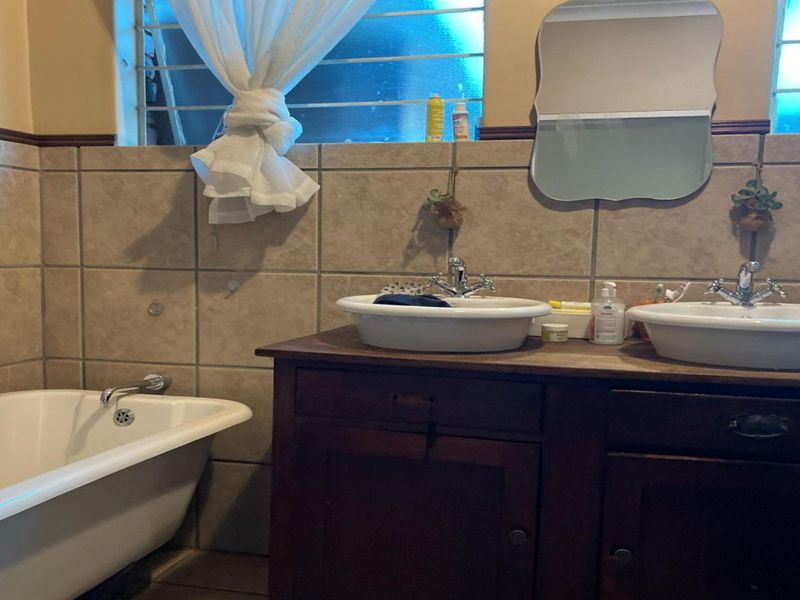 4 Bedroom House for Sale in Lyttelton Manor - Photo 10