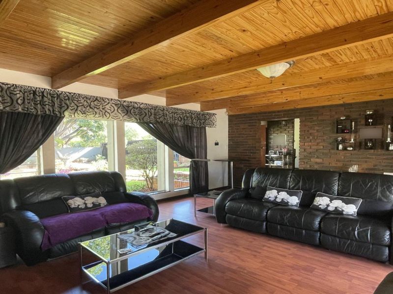 4 Bedroom House for Sale in Lyttelton Manor - Photo 9