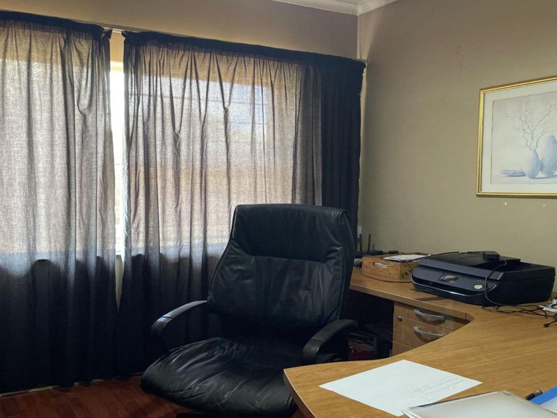 4 Bedroom House for Sale in Lyttelton Manor - Photo 8