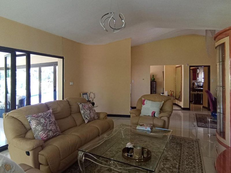 4 Bedroom House for Sale in Lyttelton Manor - Photo 7