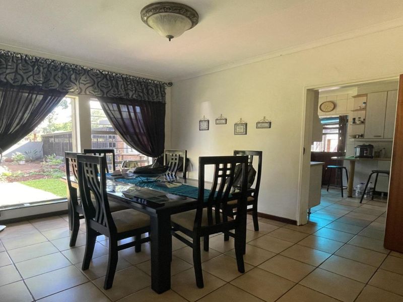 4 Bedroom House for Sale in Lyttelton Manor - Photo 6